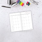AT-A-GLANCE - Agenda scolaire mensuel de poche 2 ans BADGE floral 2025-2027 - 6 3/16 po H x 3 5/8 po l - multicoloure - bilingue- Le papier de haute qualité offre une résistance aux bavures d'encre