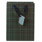 General Supply Goods + Co - Grand sac-cadeau - Motif écossais vert-Conception à deux poignées pour un transport facile