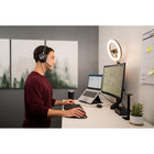 Kensington - Casque filaire H2000 USB-C -Contrôleur en ligne Pro avec indicateurs DEL : L'accès rapide aux boutons de volume, de lecture / pause, de sourdine et de voyant d'occupation intégré vous aide à maximiser la productivité. Les lumières DEL fournissent une confirmation visuelle rassurante de votre statut afin que vous puissiez rester concentré