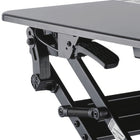 TygerClaw – Support de poste de travail assis/debout (TYDS14013)-Mécanisme de levage à gaz permettant de déplacer facilement le bureau de haut en bas, même avec votre équipement informatique