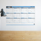 Day-Timer - Planificateur mural flexible effaçable vertical/horizontal 2026 - 23 7/8 po H x 36 po l - bleu - bilingue-Surface plastifiee effaçable à sec fonctionnelle et polyvalente