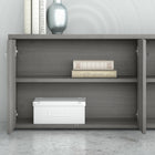 Bush Business Furniture - Armoire de rangement basse avec portes et tablettes Studio C - gris platine-La surface de la credence de bureau fournit de la place pour illuminer votre espace de travail avec des plantes, des photos et d'autres decorations