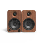 Kanto YU4 Haut-parleurs de bureau amplifiées 140W avec Bluetooth et préamplificateur phonov - Noyer-Les drivers en Kevlar de 4 po et les tweeters à dôme en soie de 1 po offrent des aigus nets et des médiums merveilleusement équilibrés