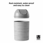 Umbra Mezzo - Poubelle avec couvercle à bascule, capacite de 9 litres, Greywood-Couvercle pivotant : le couvercle pivotant de Mezzo cache les ordures et aide à dissimuler les odeurs, ce qui en fait une poubelle ideale pour la cuisine ou la salle de bain.