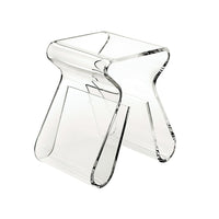 Umbra Petite table d'appoint ou chevet Maginot-Donnez instantanément une touche moderne à votre intérieur avec ce petit tabouret qui permet de ranger les magaiznes des deux côtés.