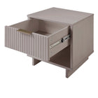 Manhattan Comfort - Table de nuit moderne Granville 18,11" à 1 tiroir - gris clair-Doté d'une épaisseur de panneau de 25 mm fabriqué en bois massif de haute qualité et d'une façade de tiroir nervurée en bois massif