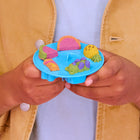 Kinetic Sand - Sweet Station ensemble de jeu-Mélangez et sculptez : Expérimentez en mélangeant les 4 couleurs de sable (453 g au total) et utilisez le moule multiforme et les rouleaux pour créer des friandises personnalisées et les servir sur l'assiette pour stimuler l'imagination