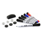 Quartet - Emballage-valeur effaçable à sec - pointe fine - couleurs assorties -COMMODITÉ : Fournit tout ce dont vous avez besoin dans un seul emballage : 6 marqueurs effaçables à sec en noir, bleu et rouge, 6 aimants (3 aimants noir mat élégants et 3 aimants transparents), 1 mini brosse à effacer. Les éléments essentiels pour être sûr d'être prêt à utiliser votre tableau blanc immédiatement