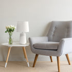 Simple Designs - Lampe de table à base plissée - Blanc cassé-Cordon de branchement blanc de 5'