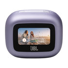 JBL - Live Buds 3 Écouteurs intra sans fil avec réduction de bruit - Mauve-Bloquez complètement le monde extérieur ou personnalisez la quantité de bruit ambiant à laisser passer, grâce à quatre micros de détection du bruit qui s’adaptent automatiquement à votre environnement en temps réel. La compensation automatique de l’application JBL Headphones ajuste et optimise le niveau de Réduction de Bruit Adaptative en fonction de votre utilisation et de votre conduit auditif, garantissant ainsi une réduction de b