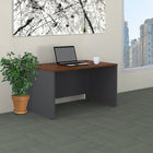 Bush Business Furniture Westfield Bureau 48" L x 30" P - Hansen Cherry (WC24448)-Toutes les surfaces de travail et les panneaux d'extrémité des pieds ont une épaisseur de 1 po 