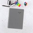 AT-A-GLANCE - Agenda hebdomadaire/mensuel traditionnel 2027 - 11 po H x 8 1/2 po l - gris - bilingue-Double reliure à spirale
