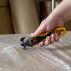 OLFA - Couteau de sécurité SK-16 à lame dissimulée à changement rapide-Pour utilisation avec: carton ondulé jusqu’à 2 plis, produits ensachés, attaches de câbles, films, panneaux de fibres / protections de plancher, feuillards en plastique, film étirable, tapis, feuilles de caoutchouc, ruban adhésif et plus