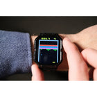 My Play Watch - Montre intelligente rétro gaming Atari 2600-Expérience de jeu intégrée : la montre comprend quatre jeux légendaires Atari 2600 , chacun repensé pour une expérience de jeu fluide sur un écran compact.  Revivez l’effervescence de votre salon en 1984, où que vous soyez et à tout moment