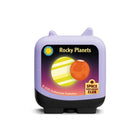 Tonies - Space Explorers Club Pocket Tonies ensemble de 4 pièces - Anglais-Découvrez une collection en constante évolution de contenus éducatifs sans écran, remplis de faits amusants et d’expériences captivantes qui éveillent la curiosité, renforcent la confiance et inspirent l’apprentissage tout au long de la vie.