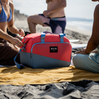 RovR - TravelR 24 Can Sac à dos isotherme souple - Corail-Ouvre-bouteille en acier inoxydable à attache latérale pratique inclus