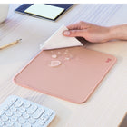 Logitech - Tapis de souris Série Studio avec Design Durable et Imperméable - Rose-Couplez avec votre Souris Logitech : Couleur fraîche et design moderne font du tapis de souris Logitech le complice de votre souris filaire, sans fil ou Bluetooth, atteignez de nouvelles hauteurs
