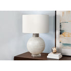 Monarch Specialties - Luminaire - 27 po H Lampe De Table - Résine Beige - Abat-Jour Ivoire / Crème - Contemporain-Équipée d'un interrupteur à 3 voies pour personnaliser les niveaux d'éclairage avec une ampoule jusqu'à 100 W (ampoule à 3 voies non incluse), cette lampe de table décorative vous permet de créer l'ambiance parfaite pour la lecture, la détente ou les divertissements
