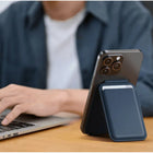 Satechi - Support de Portefeuille Magnétique - Bleu-Le portefeuille en cuir végétalien se fixe facilement et en toute sécurité à votre iPhone
