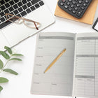 Wamaco - Agenda hebdomadaire et mensuel non daté Pineapple Planner - Violet-Professionnel - Nos options de couleurs et notre belle reliure en font un achat élégant pour les professionnels, les petites entreprises et les parents occupés.