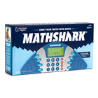 Educational Insights - Jeu de mathématiques électronique portable MathShark-Nouveau look pour le jeu de maths shark le plus vendu : Le jeu MathShark classique fait peau neuve avec une nouvelle taille plus petite et de nouvelles couleurs fraîches
