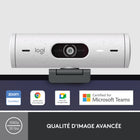 Logitech - Brio 500 Webcam HD avec Expo Auto, Cadrage Auto- Off-white-Exposition automatique (RightLight 4) : La technologie d'expo video RightLight 4 s'adapte automatiquement à l'eclairage ambiant, permettant de vous distinguer clairement malgre une faible luminosite