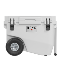 RovR - RollR 60 pintes Glacière rigide à roulettes avec poignée de remorquage - Poudre-Les pneus gonflables tout-terrain RollR 9'' glissent sans effort sur le sable, la terre et l’herbe durs