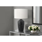 Monarch Specialties - Luminaire - 25 po H Lampe De Table - Béton Noir - Abat-Jour Ivoire / Crème - Contemporain - Moderne-Réglez facilement l'éclairage à l'aide de l'interrupteur à 3 voies pratique, compatible avec une ampoule à 3 voies jusqu'à 100 W (non incluse), ce qui vous permet de créer la bonne ambiance pour éclairer ou illuminer doucement votre espace