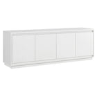 Hudson&Canal - Meuble TV Presque pour téléviseurs jusqu'à 75" - Blanc-Comprend quatre portes biseautées avec des armoires fermées et 4 étagères pour un grand rangement