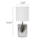 Simple Designs - Petite lampe de table nervurée - Chrome avec abat-jour blanc-taille du produit: la taille totale du produit est l : 5.12 x l : 5.12 x h : 11.61 et pèse 1.65 lbs. l'abat-jour de cette lampe mesure dia :5,12 x 5,6