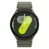 Samsung - Montre intelligente Bluetooth Galaxy Watch7 - 44 mm - Vert forêt-Démarquez-vous avec un design flottant. Rehaussez votre style avec la montre Galaxy Watch7. Un design en verre flottant et des points de couture colorés ajoutent une touche d’élégance à votre poignet, tandis que les ondulations sur le bracelet montrent que vous êtes prêt pour les entraînements. La montre est offerte en petit et grand modèle avec trois options de couleurs : Vert, Argenté et Crème.