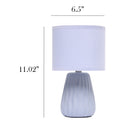 Simple Designs - Mini lampe de table texturée - pervenche avec abat-jour assorti-c'est une mini-lampe la taille totale du produit est l : 6.5 x l : 6.5 x h : 11.02 et pèse 1.1 lbs. l'abat-jour mesure dia : 6.5 x h : 5.25