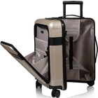Champs - Ensemble de bagages 3 pièces Onyx II - Sable-Recharge en déplacement. La valise cabine avec port USB intégré vous permet de recharger vos appareils où que vous soyez. (Câble inclus, batterie externe non incluse.)