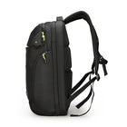 Swissdigital - Sac à dos noir JAVA SE avec localisateur SDD-CAPACITÉ EXTRA LARGE ET ORGANISÉ - Poche dédiée pour banque d'alimentation, poche pour bouteille d'eau, poche pour étui à lunettes, poche thermique, poche pour parapluie, compartiment à chaussures zippé indépendant, porte-clés, poches multifonctionnelles et panneau arrière respirant du sac à dos doté d'un rembourrage en maille pour une ventilation confortable de l'air.
