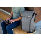 Peak Design - Everyday Sac à dos - 30 L - Charbon-Manches dédiées pour un ordinateur portable jusqu'à 15 pouces (ou un MacBook Pro 16 pouces), une tablette ou des documents