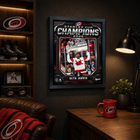 Frameworth - Cadre photoglass de Seth Jarvis 16x20 des Carolina Hurricanes champions Coupe Stanley 2026 - 18 po l x 22 po H-Dimensions finales de 18 po x 22 po : présentoir encadré vertical idéal pour le salon, le bureau, la salle des partisans et la salle de sport