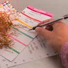 Pentel - R.S.V.P. Stylo à Bille - 0,7mm - Couleurs Assorti - Paquet de 12-La pointe durable assure des traits uniformes sans sautes.