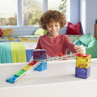 Magna-Tiles - Ensemble de construction magnétique Circuits de course ferroviaire 33 pièces -Qualité supérieure: Les pièces MAGNA-TILES sont fabriquées à partir de plastique MABS non toxique de qualité alimentaire, sans BPA, sans phtalates et sans latex. Nos aimants sont sélectionnés en ayant les enfants à l’esprit. Les enfants peuvent donc séparer facilement les tuiles pour une construction sûre et sans frustration