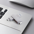 Staples - Tech Double Connecteur Clé USB 3.2 - 256 Go-Vitesse de lecture de 80 Mo/s : temps de chargement plus rapides et expérience globale plus fluide