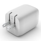 Belkin - Chargeur mural BoostCharge Pro 65 W à deux ports USB-C GaN-PRÊT POUR LE VOYAGE AVEC CÂBLE : Ce chargeur mural a été conçu avec la durabilité à l'esprit et présente une conception pratique, prête pour le voyage. Compact et léger, c'est le chargeur parfait pour la maison, le bureau, ou les déplacements. Ajoutez de la commodité avec le câble USB-C vers USB-C inclus
