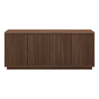 Hudson&Canal - Meuble TV rectangulaire cannelé Hanson pour téléviseurs jusqu'à 65 po - Noyer satiné-Comporte deux portes avec placards fermés et 2 étagères offrant un espace de rangement généreux