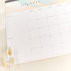 The Happy Planner - 2025-2026 Calendrier de bureau de 12 mois Petal Poetry -Une liste de vérification et une section de notes sont incluses dans chaque calendrier mensuel pour noter les choses à faire et les idées