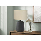 Monarch Specialties - Luminaire - 24 po H Lampe De Table - Céramique Noire - Abat-Jour Beige - Contemporain-Cette lampe est dotée d'un interrupteur rotatif à trois voies qui accueille une seule ampoule (non incluse) pour une puissance maximale de 100 W/120 V, ce qui vous permet de personnaliser l'ambiance lumineuse de votre espace