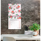Mead - Calendrier décoratif Cherrywood Lane 2027, 12 po x 12 po, bilingue-Le calendrier fermé mesure 12 po L x 12 po l pour un affichage mural facile