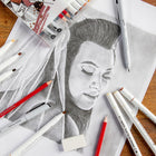 Mont Marte - Ensemble de 12 marqueurs de portrait de qualité supérieure - Double pointe - Assortis-Prêt à créer partout: ce kit compact convient aux étudiants, aux débutants et aux artistes nomades, non toxique et utilisable sur la plupart des surfaces, avec des résultats variables selon la surface