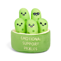 Relatable - Compagnons de soutien émotionnel - Cornichons - Anglais-Préserver la joie : Les peluches de soutien émotionnel sont des peluches moelleuses en forme de cornichon inspirées de votre aliment préféré. Profitez de moments ensemble, que vous soyez en déplacement ou bien blotti·e à la maison
