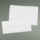 JAM Paper Enveloppes format livret Strathmore fini vélin avec rabat gommé, 4 1/8 x 9 1/2 po, blanc lumineux, 1000/paquet-Ouverture : livret