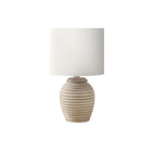 Monarch Specialties - Luminaire - 17 po H Lampe De Table - Résine Beige - Abat-Jour Ivoire / Crème - Contemporain-Complétez votre décor avec cette lampe de table de 17 pouces de haut en résine beige chic, avec une base texturée au design nervuré, parfaite pour mettre en valeur une table de nuit, une table d'appoint ou d'appoint, ou un environnement de bureau