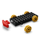 LEGO - Disney et Pixar Le train en Fête et la Voiture RC de Toy Story, Ensemble de Jeu de Construction-Caractéristiques et fonctions ludiques - La locomotive LEGO Disney s’attache aux 2 wagons, qui comprennent une balançoire et un vaisseau spatial avec un habitacle qui s’ouvre, et la voiture a de la place pour une fusée à l’arrière