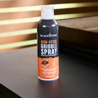 Blackstone - Aérosol antiadhésif pour plaque chauffante-Ingrédients : huile de soya, huile de canola, huile de coco, mono- et diglycérides de phosphate